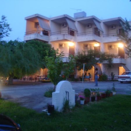 Apartments Skardoutsou Agiokampos  Bagian luar foto