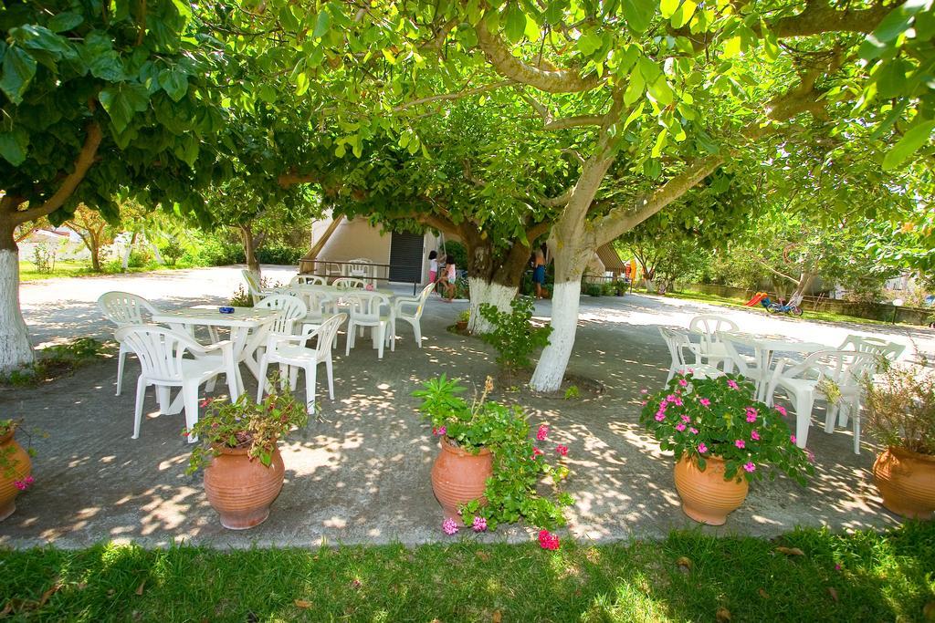Apartments Skardoutsou Agiokampos  Bagian luar foto