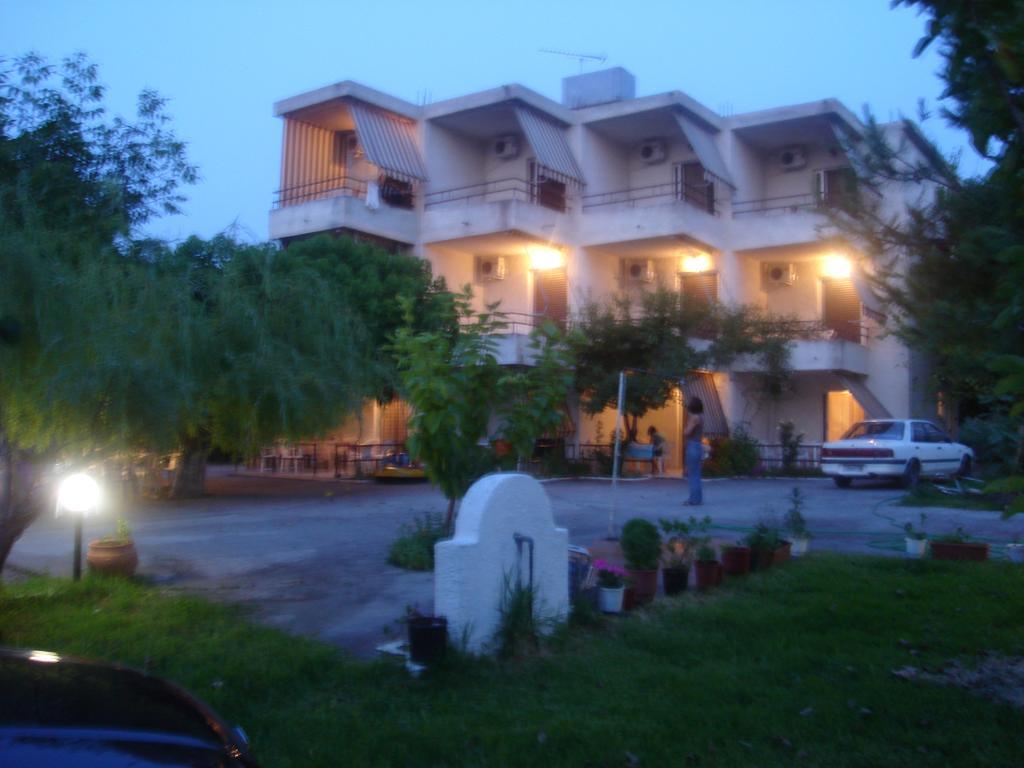 Apartments Skardoutsou Agiokampos  Bagian luar foto