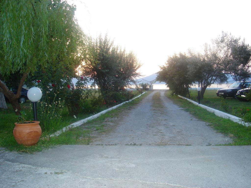 Apartments Skardoutsou Agiokampos  Bagian luar foto